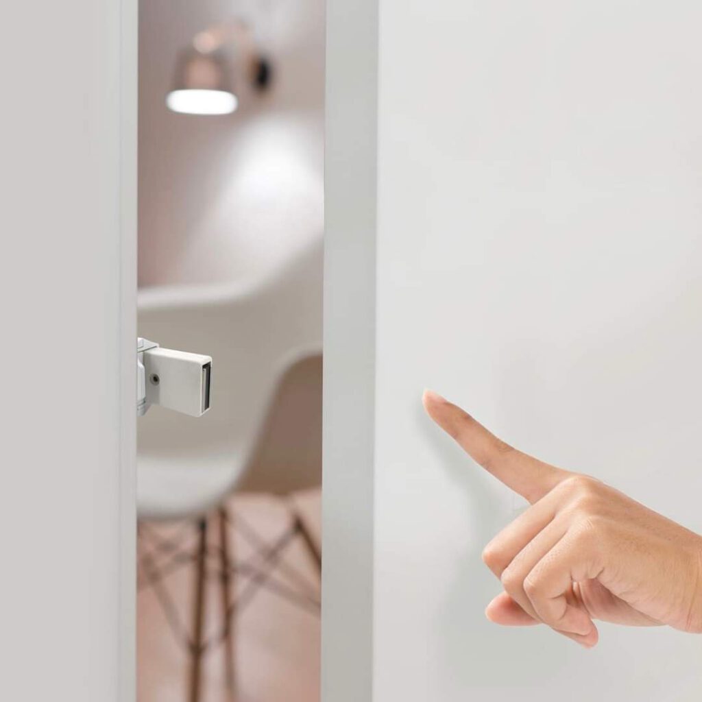 Heavy duty push latch pushtoopen for extra heavy duty