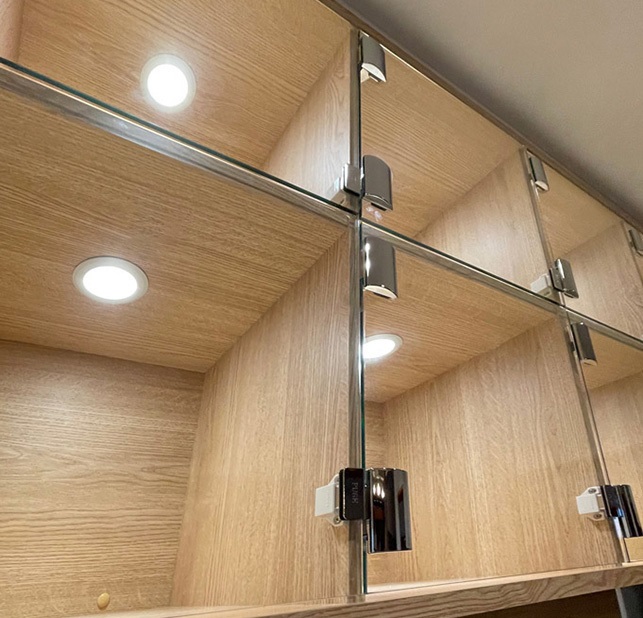 2 pieces of compact magnetic snap latches, incl. counter plate, surface: white, 25 mm (63/64"), ML-30SW. Space-saving push-to-open door opener for furniture doors, cabinet doors and much more, by Sugatsune / LAMP® (Japan) - Image 2